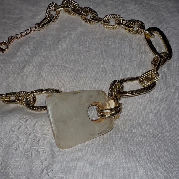 Statement Necklace Goldtone links & pendant 24in - Picture 10 of 10